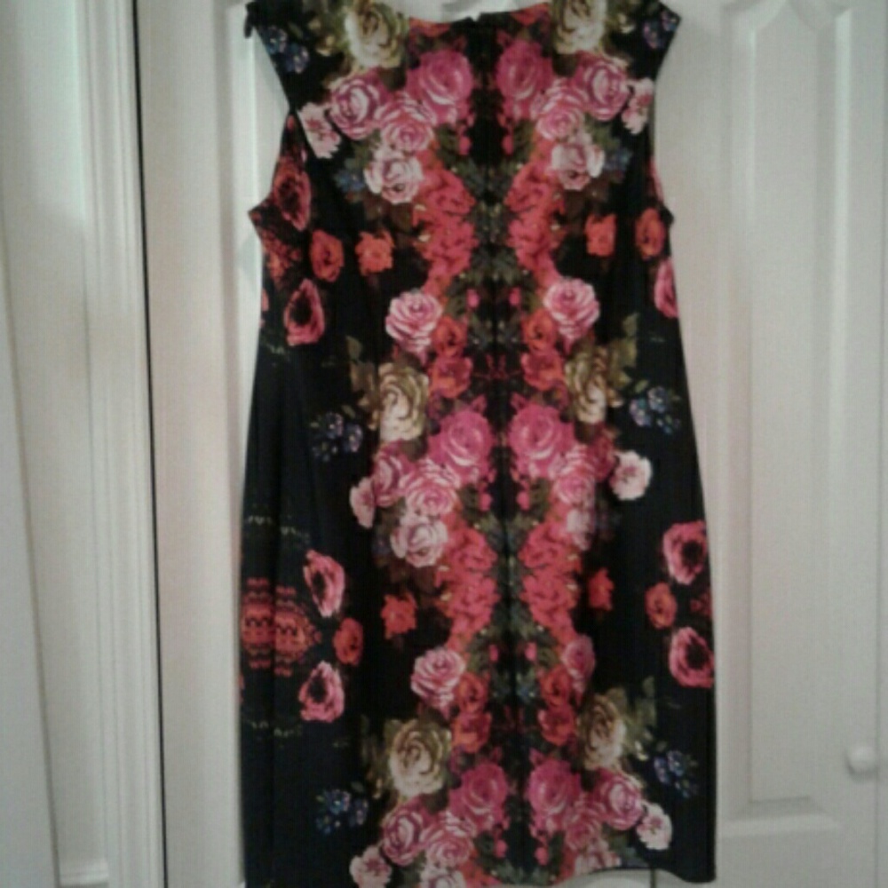 Dress - Picture 2 of 3